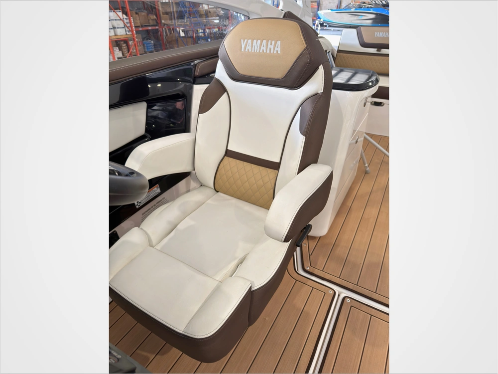 2022 Yamaha 275sd Luxury Day Boat Only 52 Hours / No Luxury Tax* alt