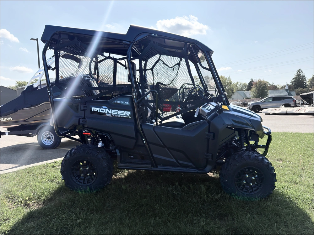 2025 Honda Pioneer 700 - 4p Dlx $500 Rebate alt