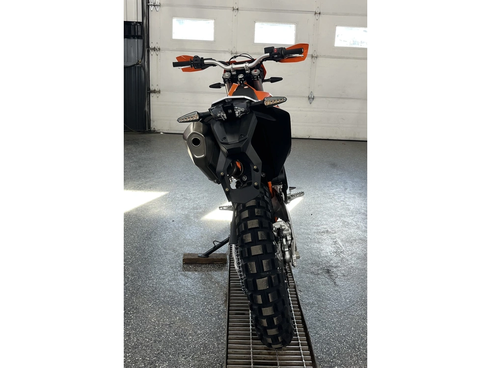 Ktm 690 Enduro R 2026 alt