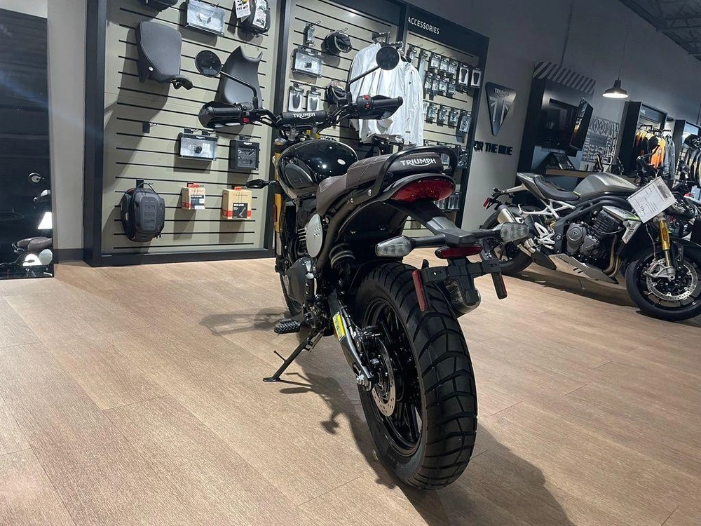 2025 Triumph Scrambler 400x - Phantom Black / Silver Ice alt