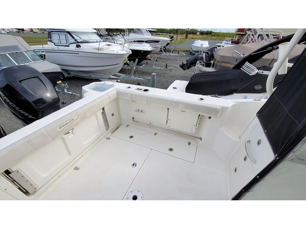 Boston Whaler Conquest 285 2012 alt