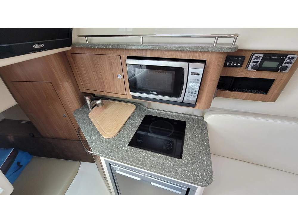Boston Whaler Conquest 285 2012 alt