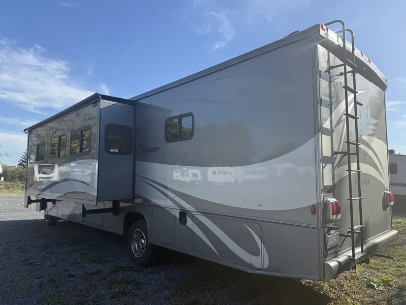 2011 Winnebago Sunstar Itasca 35RF thumbnail 3