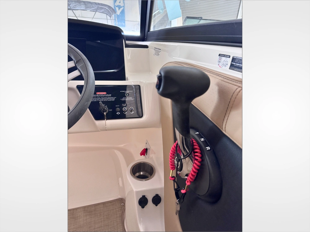 2023 Sea Ray Spx 190 No Luxury Tax* alt