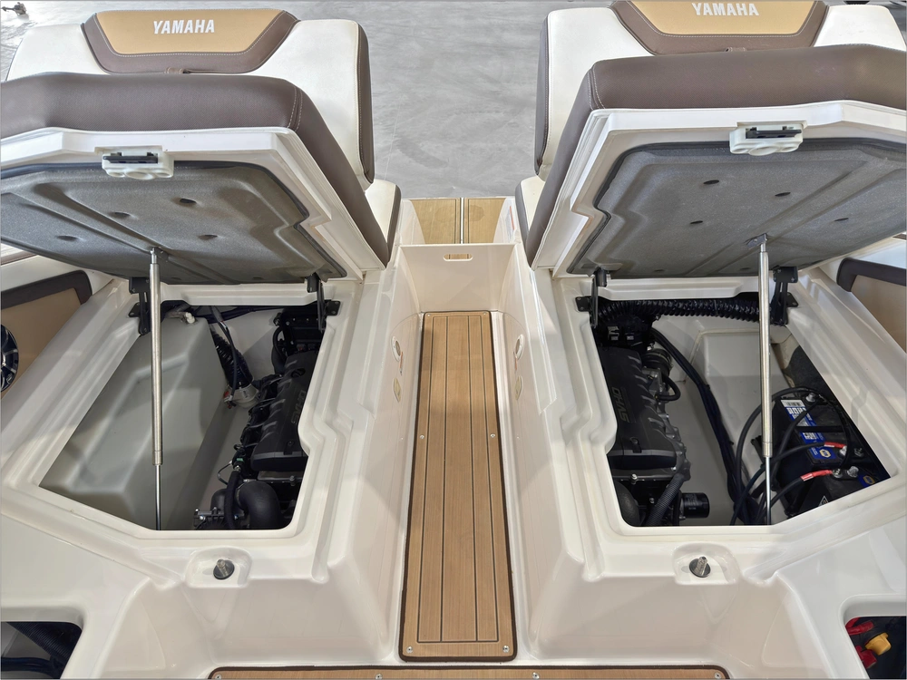 2022 Yamaha 275sd Luxury Day Boat Only 52 Hours / No Luxury Tax* alt