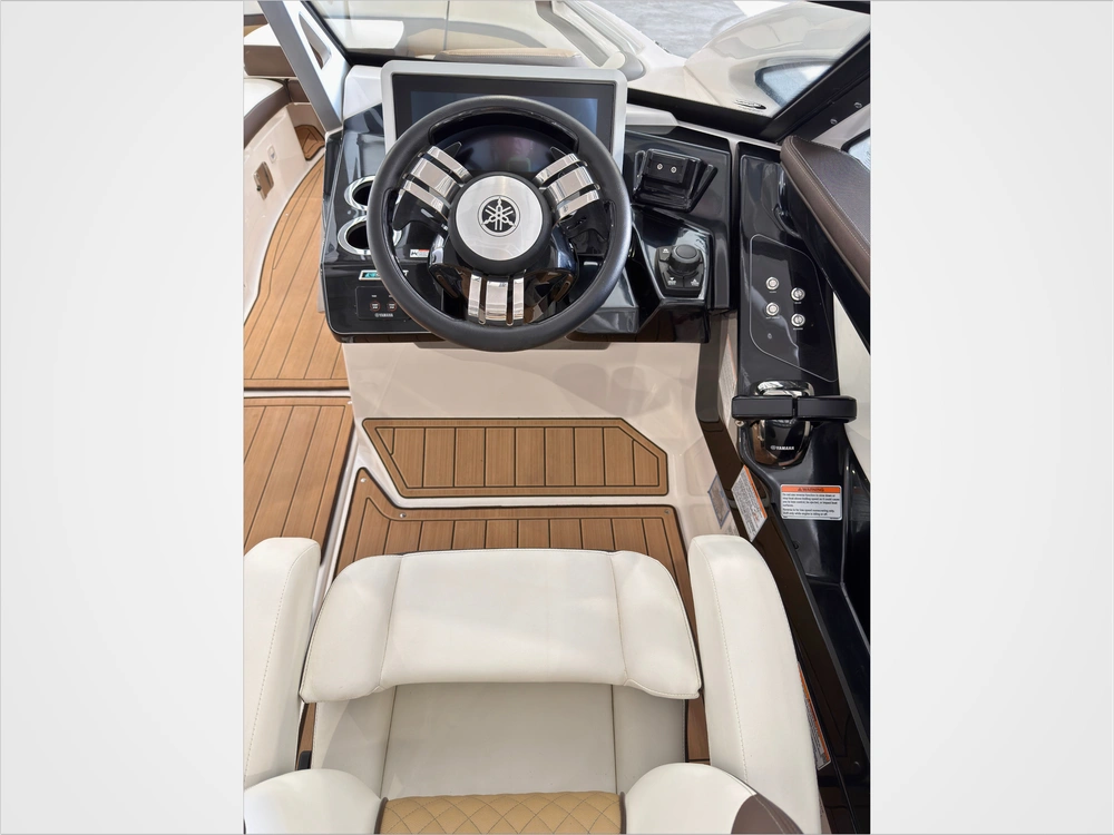 2022 Yamaha 275sd Luxury Day Boat Only 52 Hours / No Luxury Tax* alt