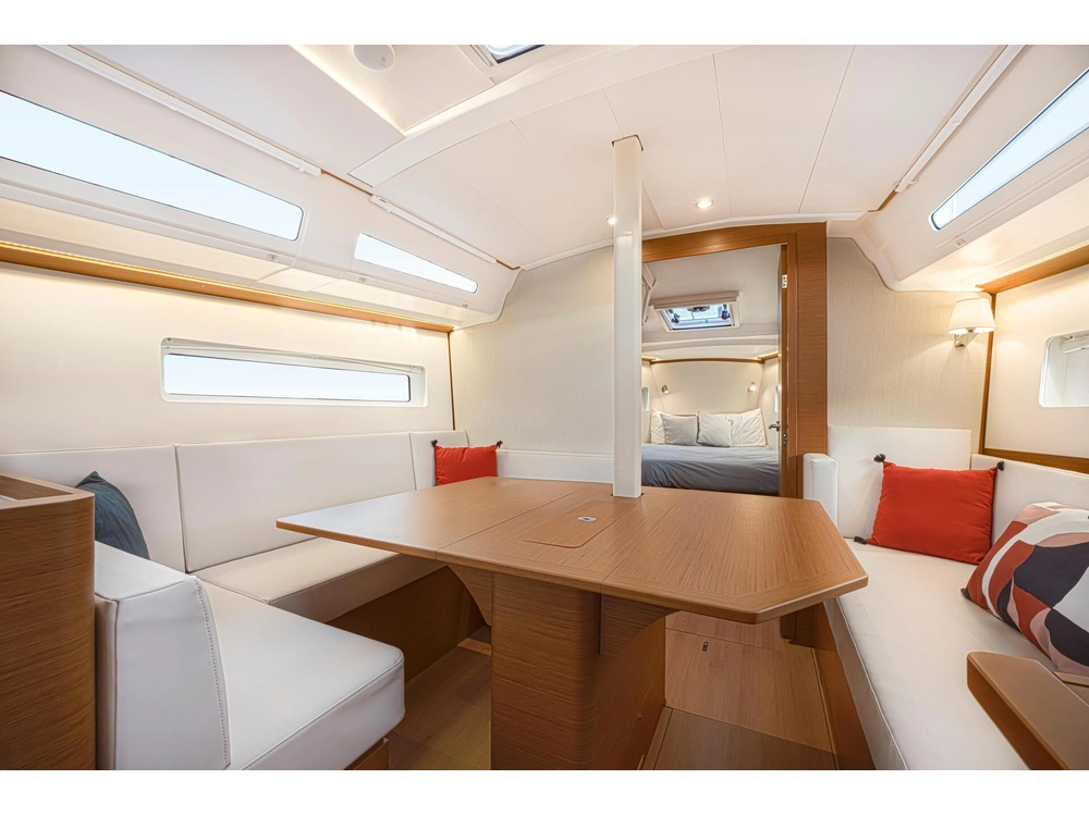 2026 Jeanneau Sun Odyssey 380 alt