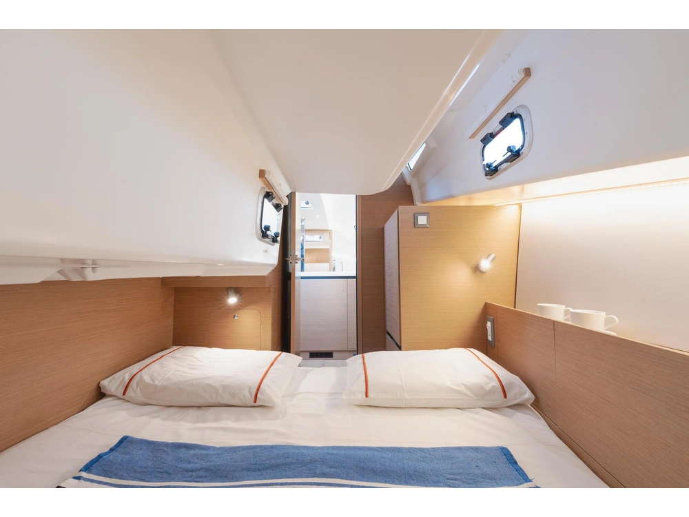 2026 Jeanneau Sun Odyssey 380 alt