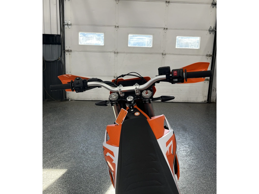 Ktm 690 Enduro R 2026 alt