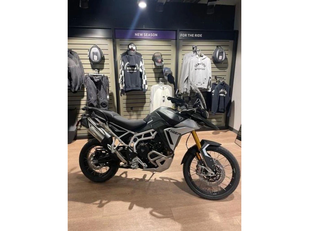 2025 Triumph Tiger 900 Rally Pro - Khaki Green / Phantom Black alt