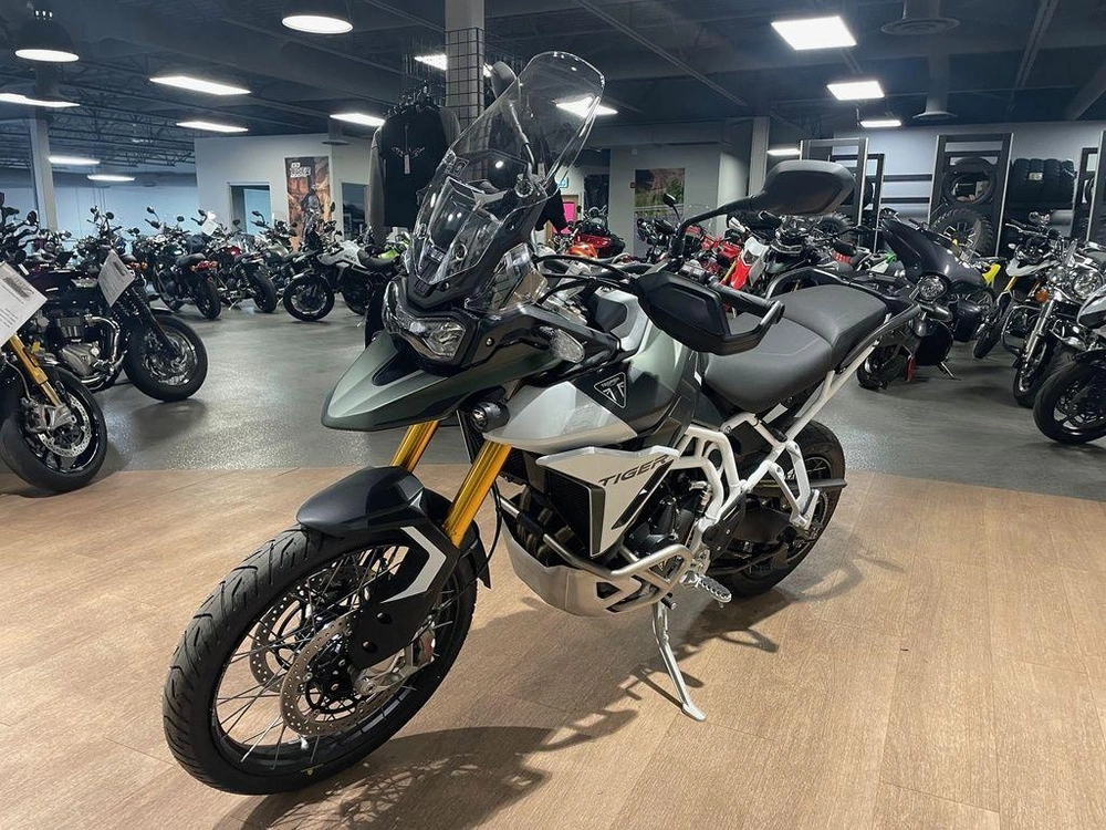 2025 Triumph Tiger 900 Rally Pro - Khaki Green / Phantom Black alt