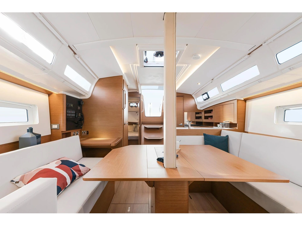 2026 Jeanneau Sun Odyssey 380 alt