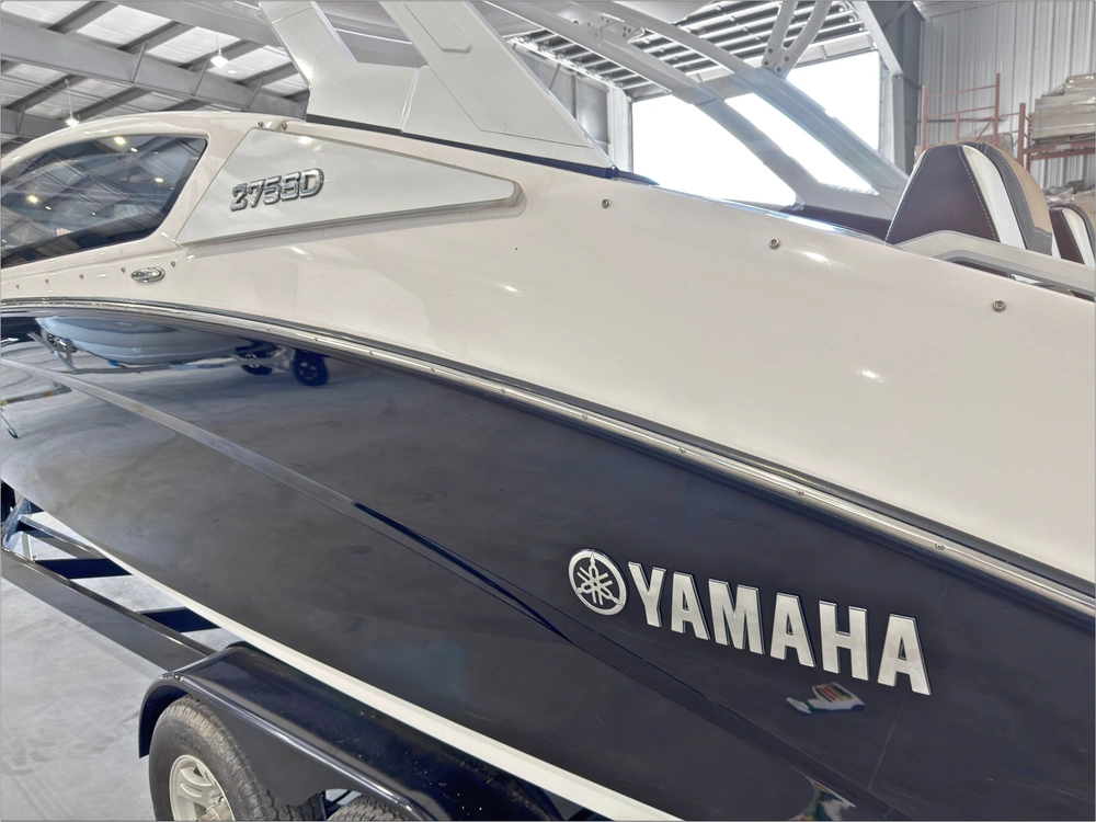 2022 Yamaha 275sd Luxury Day Boat Only 52 Hours / No Luxury Tax* alt