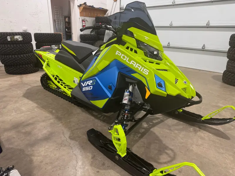 2026 Polaris INDY VR1 850 Matte Light Blue Metallic / Neon