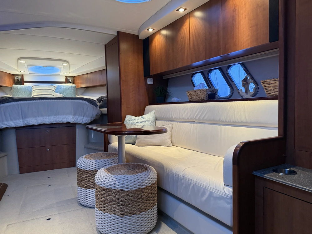 2011 Cruisers Yachts 360 Express alt