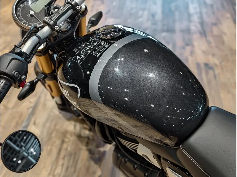 2026 Triumph Speed 400 // Phantom Black/Storm Grey