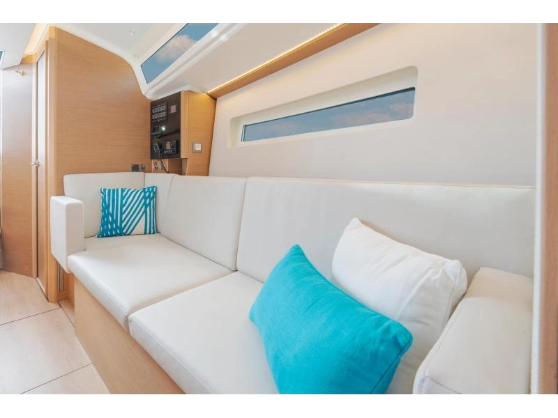 Jeanneau Sun Odyssey 350 2026 alt