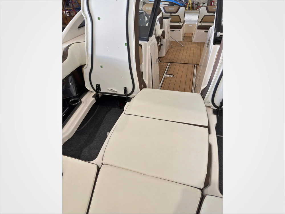 2022 Yamaha 275sd Luxury Day Boat Only 52 Hours / No Luxury Tax* alt