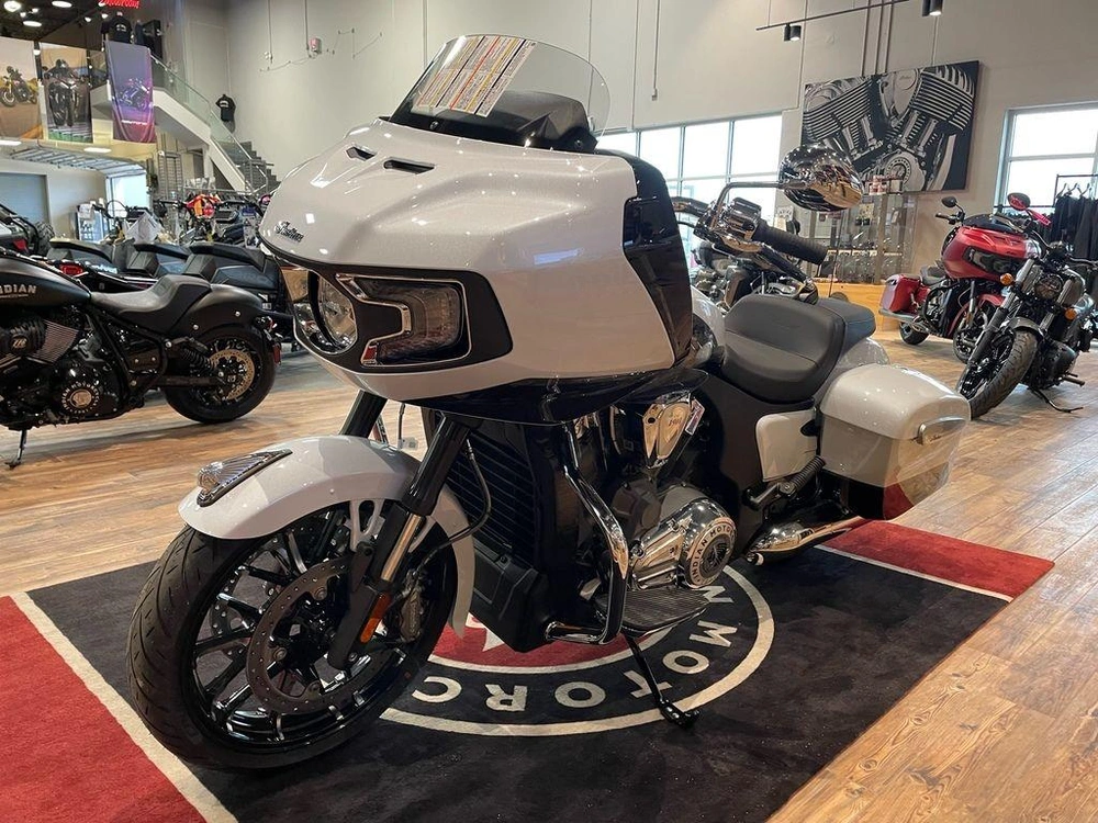 2024 Indian Motorcycle Challenger Limited alt