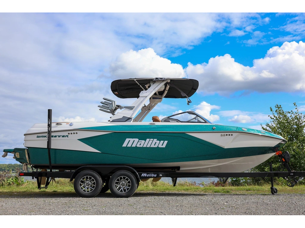 2026 Malibu 23 Lsv alt