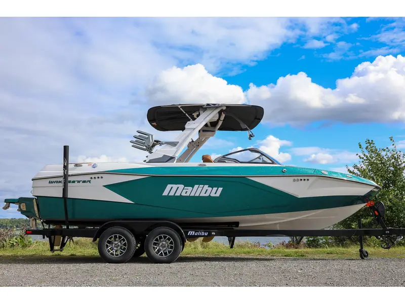 2026 Malibu 23 Lsv alt