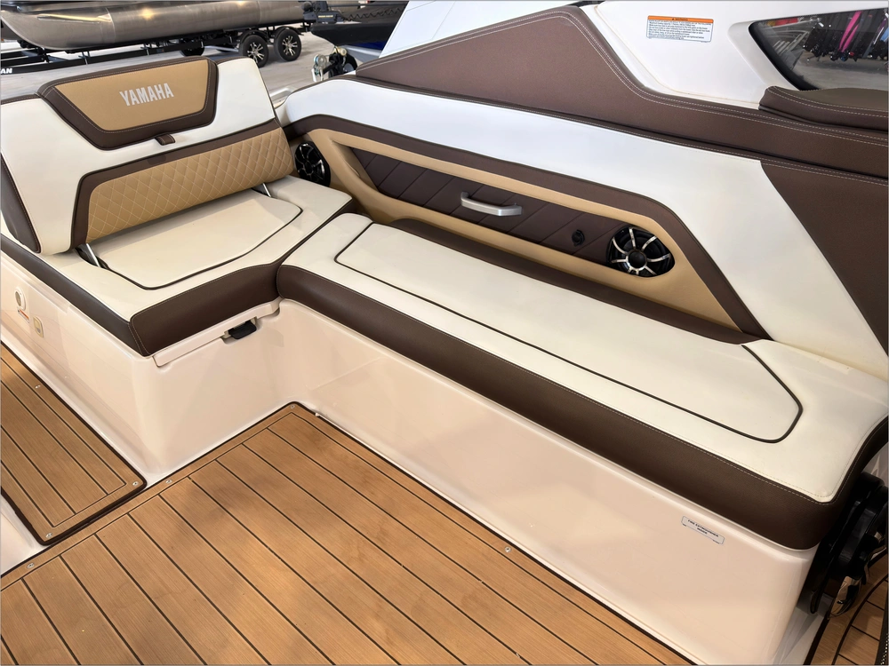 2022 Yamaha 275sd Luxury Day Boat Only 52 Hours / No Luxury Tax* alt