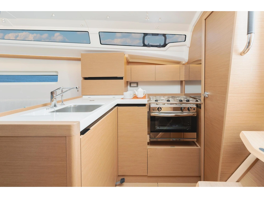 2026 Jeanneau Sun Odyssey 350 alt