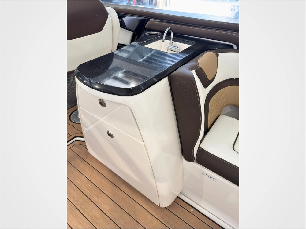 2022 Yamaha 275sd Luxury Day Boat Only 52 Hours / No Luxury Tax* alt