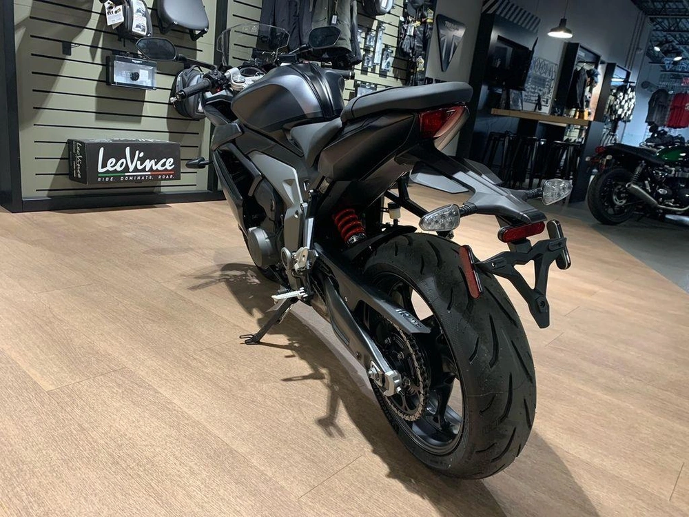 2025 Triumph Daytona 660 - Satin Graphite/satin Jet Black alt