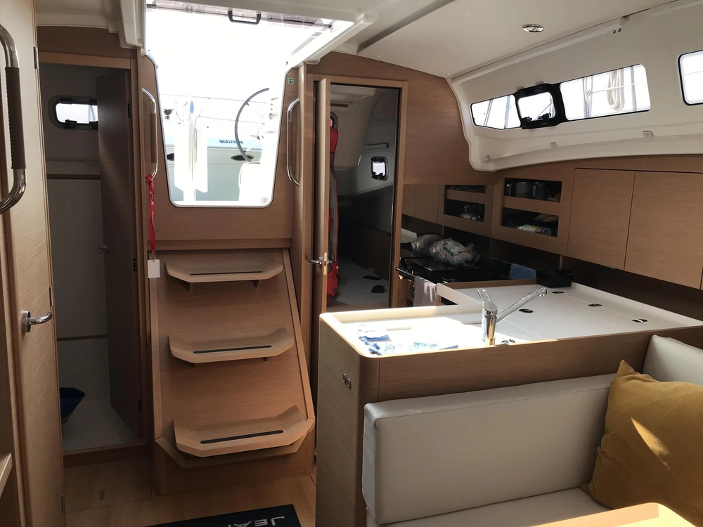 2026 Jeanneau Sun Odyssey 380 alt