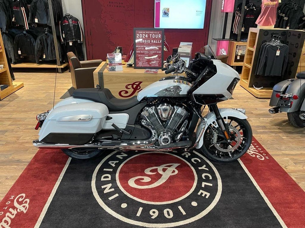 2024 Indian Motorcycle Challenger Limited alt