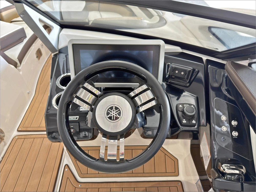 2022 Yamaha 275sd Luxury Day Boat Only 52 Hours / No Luxury Tax* alt