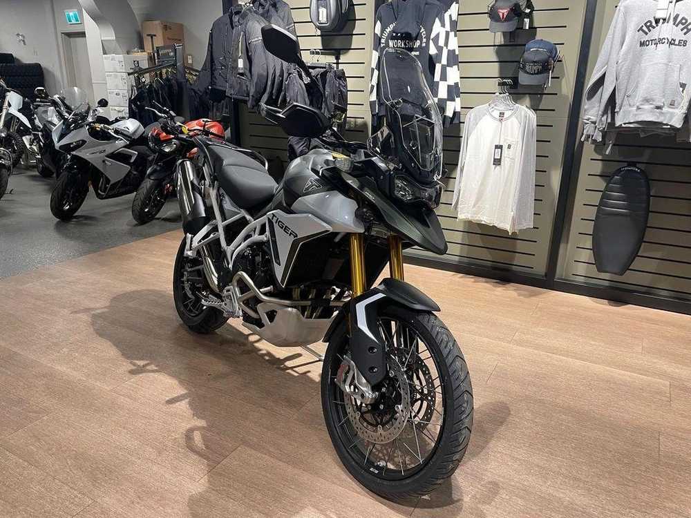 2025 Triumph Tiger 900 Rally Pro - Khaki Green / Phantom Black alt