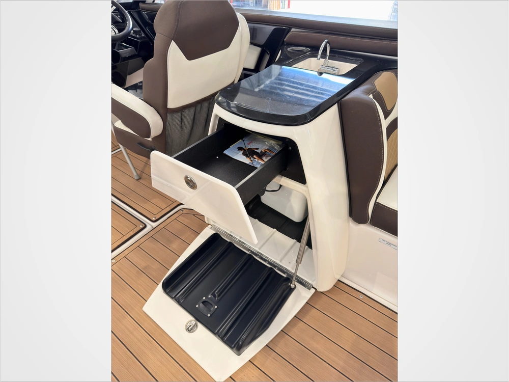 2022 Yamaha 275sd Luxury Day Boat Only 52 Hours / No Luxury Tax* alt