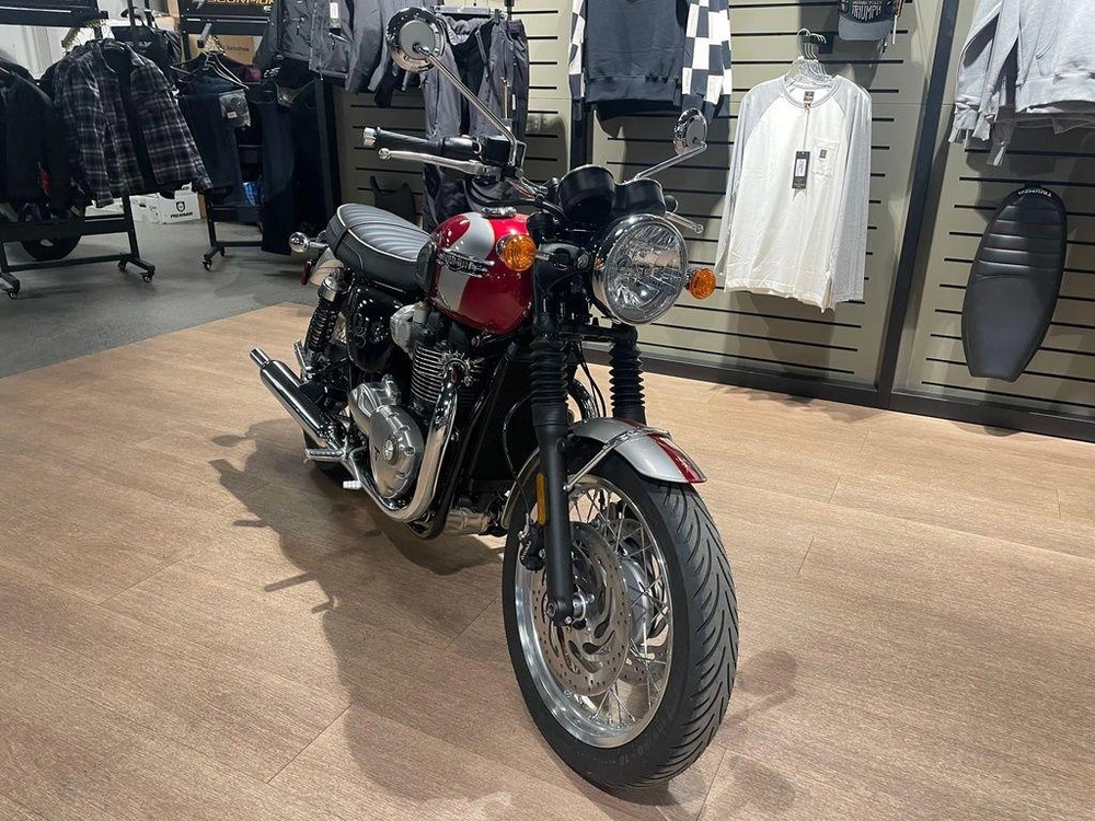 2025 Triumph Bonneville T120 Elvis Edition alt