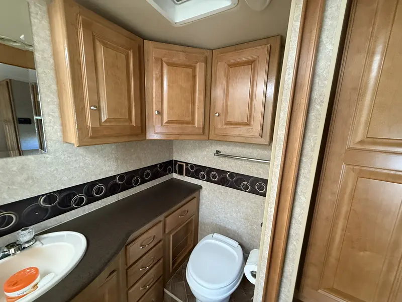 2011 Winnebago Sunstar Itasca 35RF thumbnail 13
