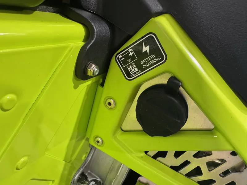 2026 Polaris INDY VR1 850 Matte Light Blue Metallic / Neon