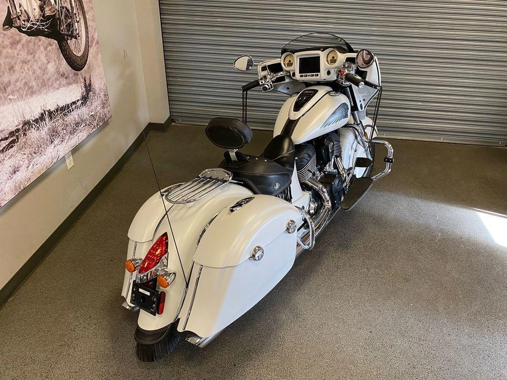 2017 Other Chieftain, Pearl White Smoke, Can Base alt