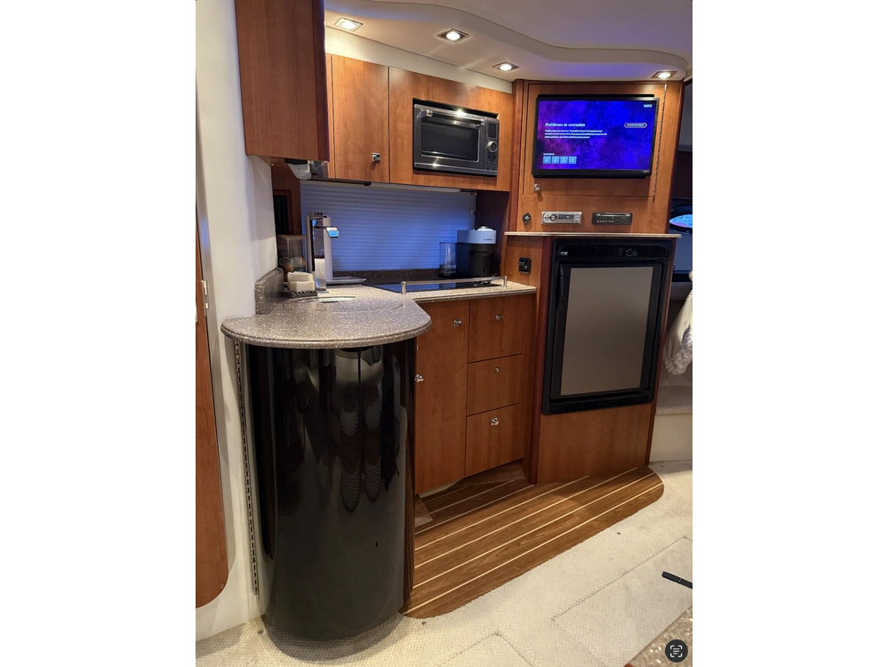 2011 Cruisers Yachts 360 Express alt