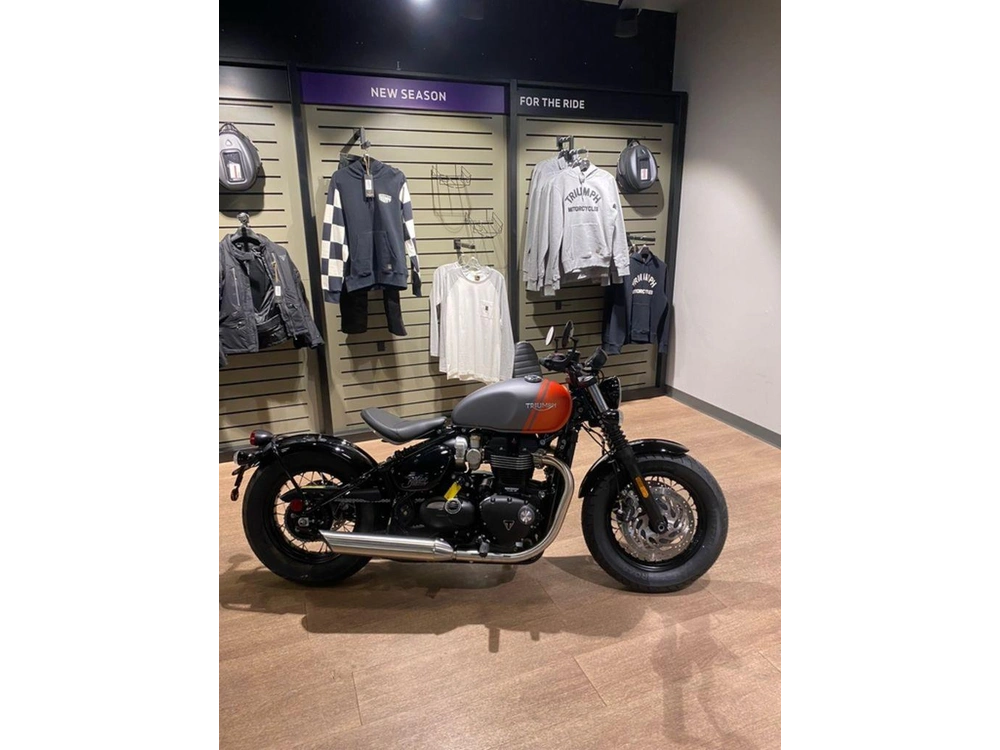 2025 Triumph Bonneville Bobber alt