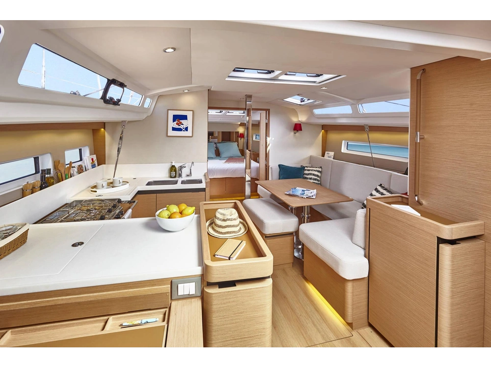 2026 Jeanneau Sun Odyssey 440 alt