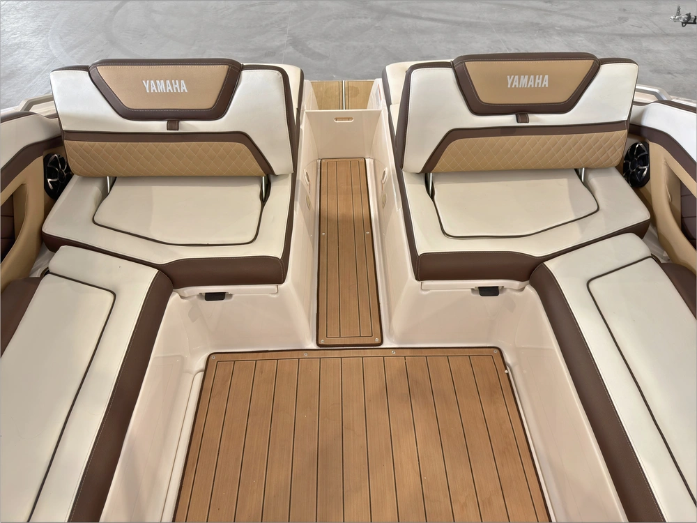 2022 Yamaha 275sd Luxury Day Boat Only 52 Hours / No Luxury Tax* alt