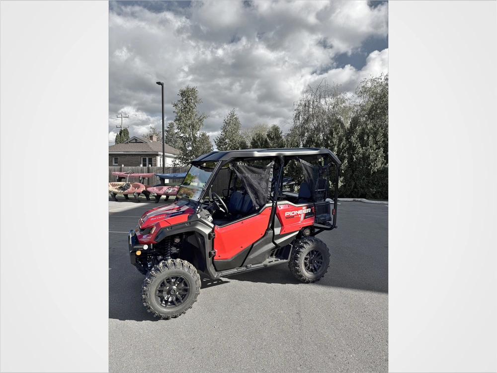 2025 Honda Pioneer 1000-5p Dlx alt