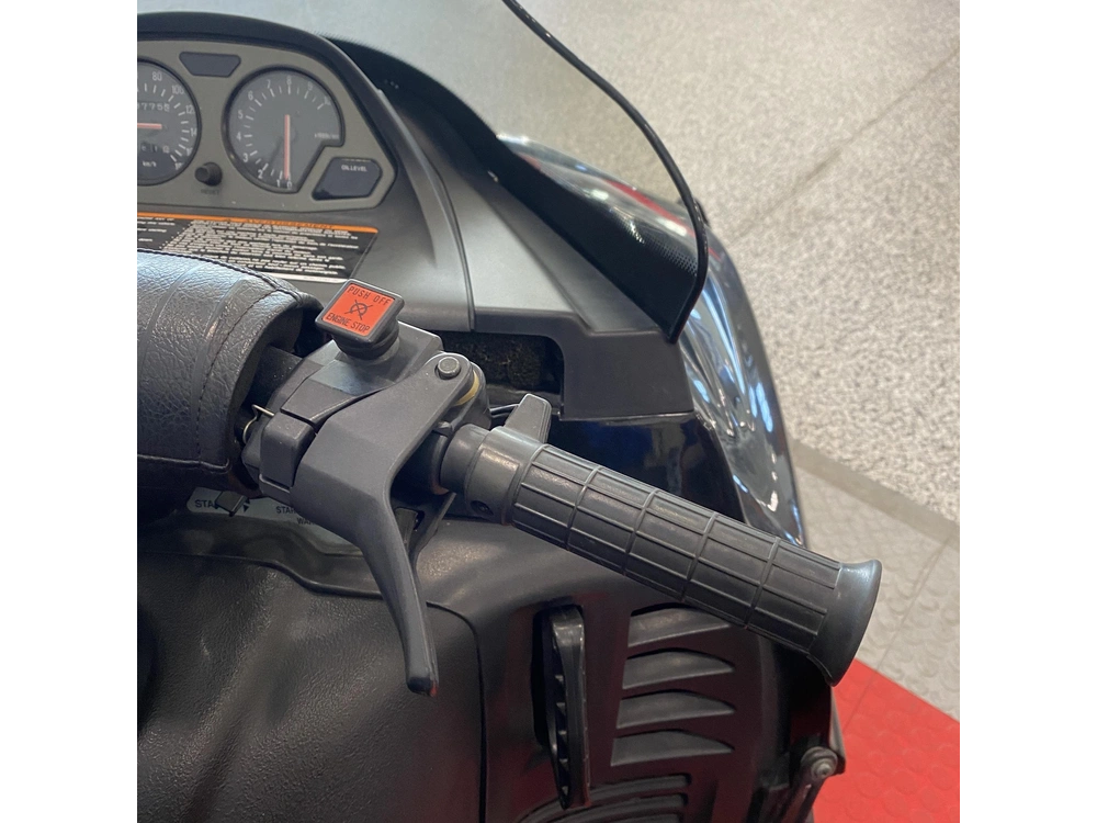 1998 Yamaha Vmax 600 alt