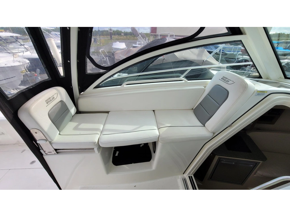 Boston Whaler Conquest 285 2012 alt
