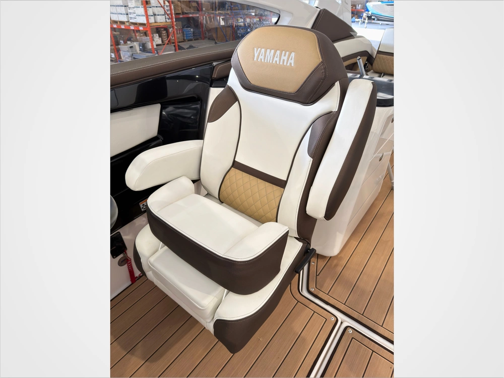 2022 Yamaha 275sd Luxury Day Boat Only 52 Hours / No Luxury Tax* alt
