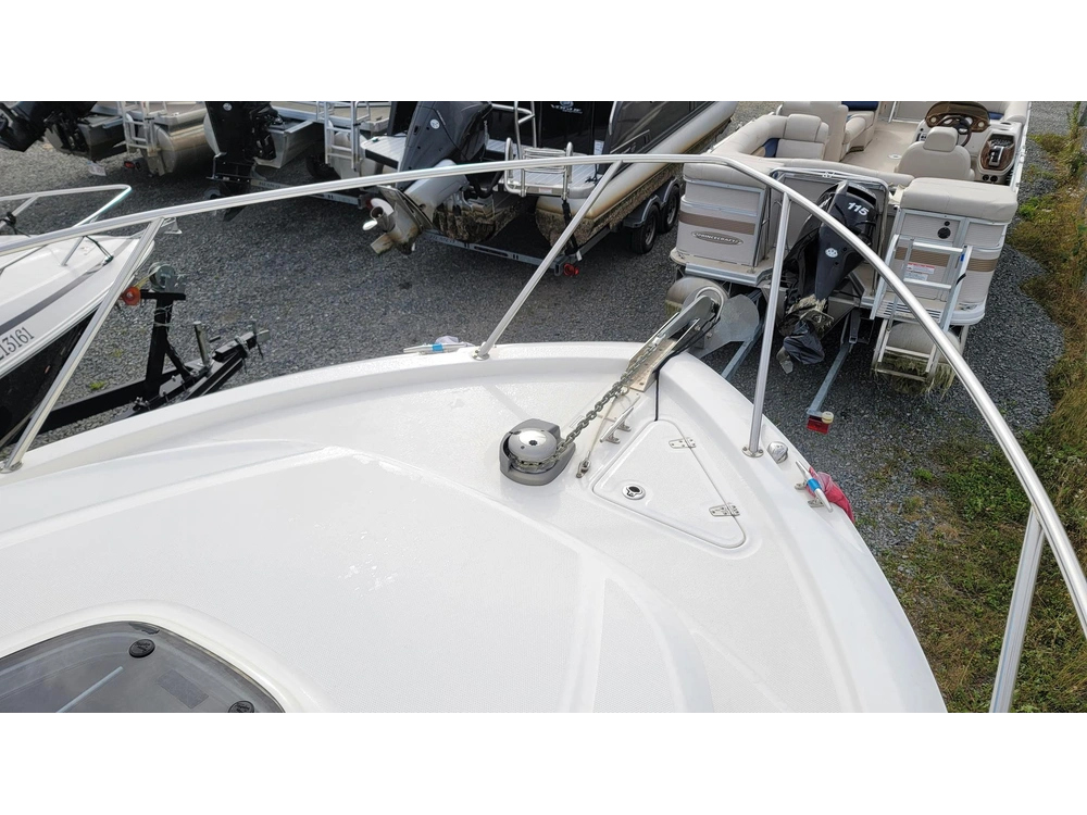 Boston Whaler Conquest 285 2012 alt