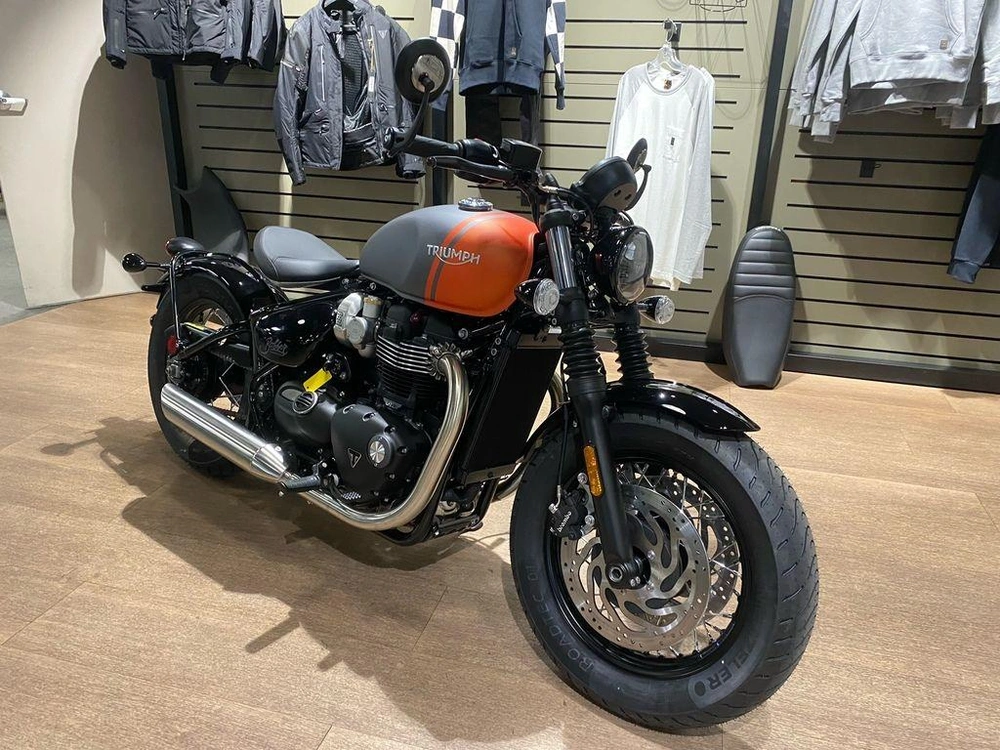 2025 Triumph Bonneville Bobber alt