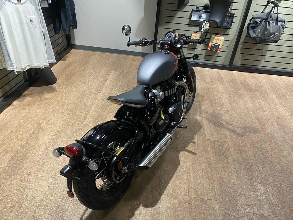 2025 Triumph Bonneville Bobber alt