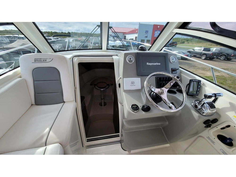 Boston Whaler Conquest 285 2012 alt